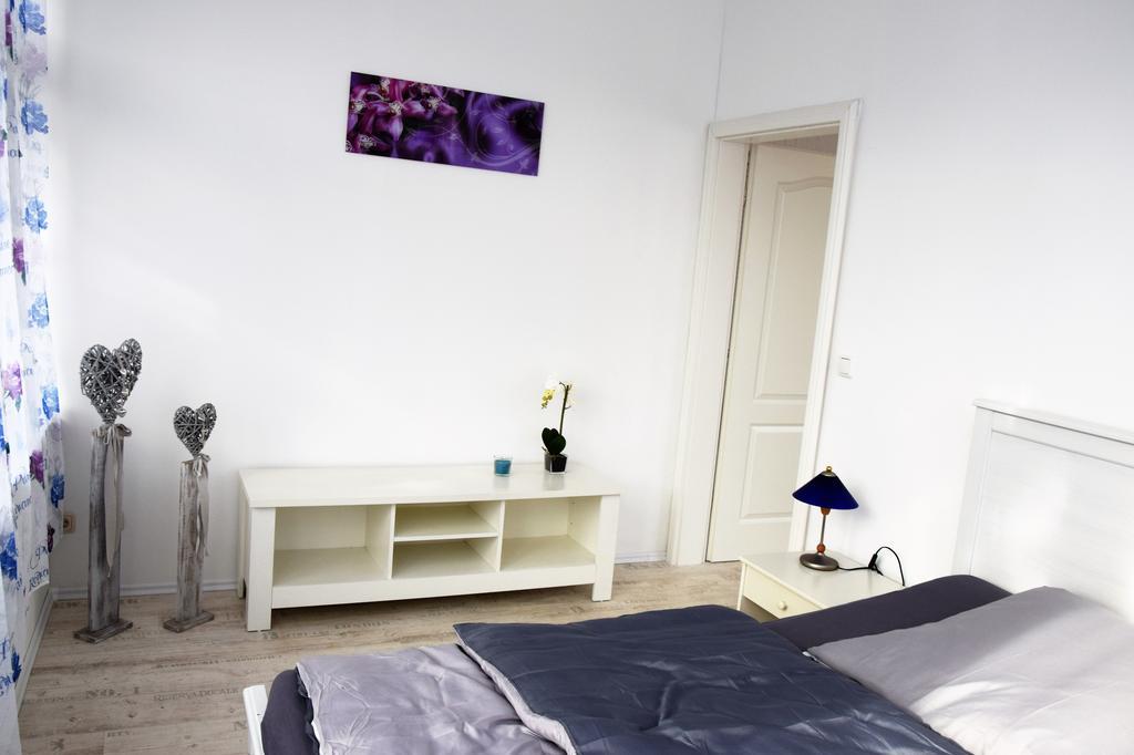 Urlaub Im Wintergarten Rostock-Lichtenhagen-Dorf Apartment Exterior photo